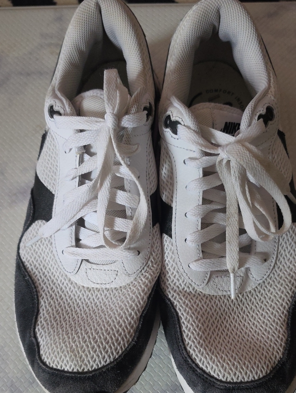 Nike Air max Men’s White and Black Mesh Lace-Up Sneakers
